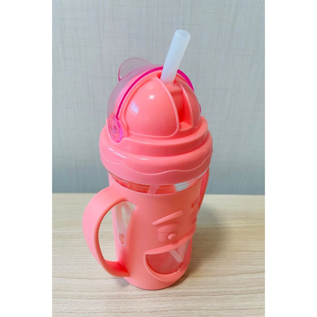 Copo Infantil com Alça para Bebê e Crianças, Garrafa De Água Com Tampa E Canudo de Silicone com Alça 320ml Rosa